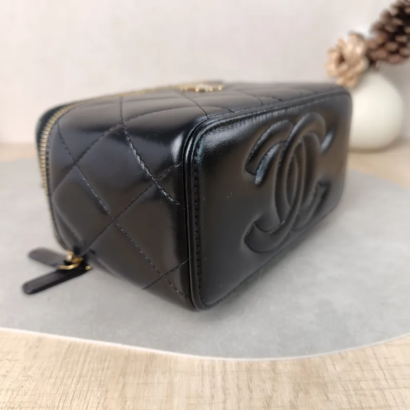 Chanel Crossbody Bag Black Lambskin Mini 16 × 8 × 9.5 cm — detail view 13 of 15