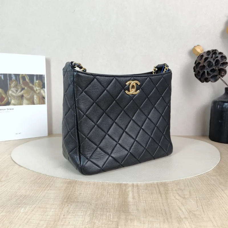 Chanel Shoulder Bag hobo Black with Gold-Tone Hardware Lambskin One Size 22 × 9 × 19 cm — cover view 6 of 6