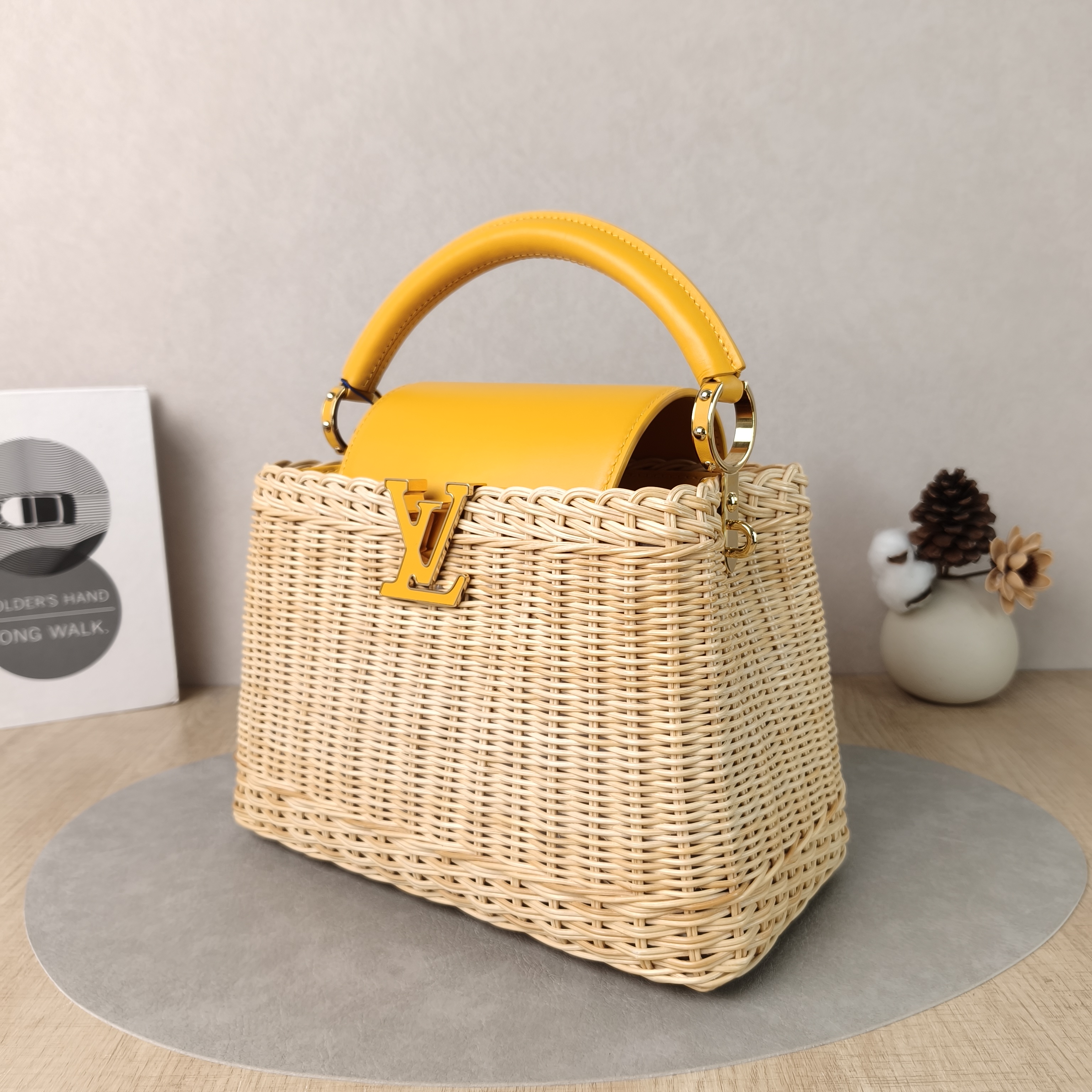 Louis Vuitton Top Handle Bag Capucines Yellow · Calfskin BB27 × 14 × 17.5 cm — cover view 2 of 6