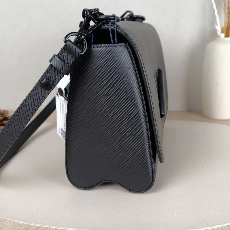 Louis Vuitton Crossbody Bag Twist Black Epi Embossed Calfskin Medium23 × 9.5 × 17 cm — detail view 3 of 12