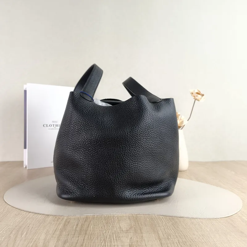 Hermès Top Handle Bag Picotin Lock 22 22 Black Taurillon Clemence TC Calfskin Medium 22 × 18 × 21 cm W — detail view 4 of 11