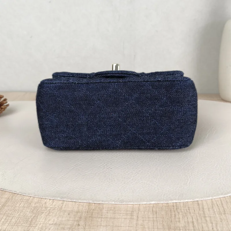Chanel Crossbody Bag Navy One Size 17 × 8 × 13.5 cm — cover view 4 of 6