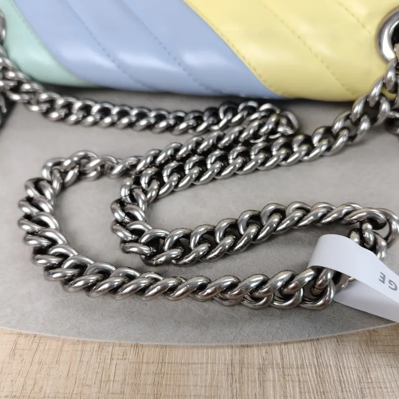 GUCCI Crossbody Bag GG Marmont Medium Marmont 26 Calfskin Medium26 × 7 × 15 cm — detail view 17 of 18