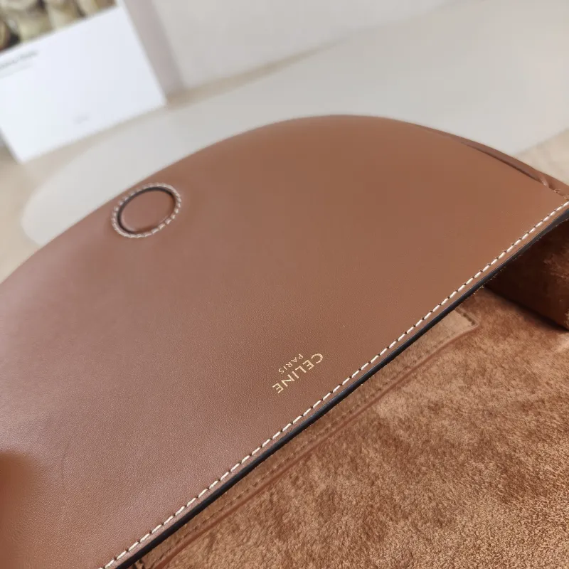CELINE Crossbody Bag FOLCO TRIOMPHE Caramel Calfskin One Size 18.5 × 7 × 15 cm — detail view 2 of 13