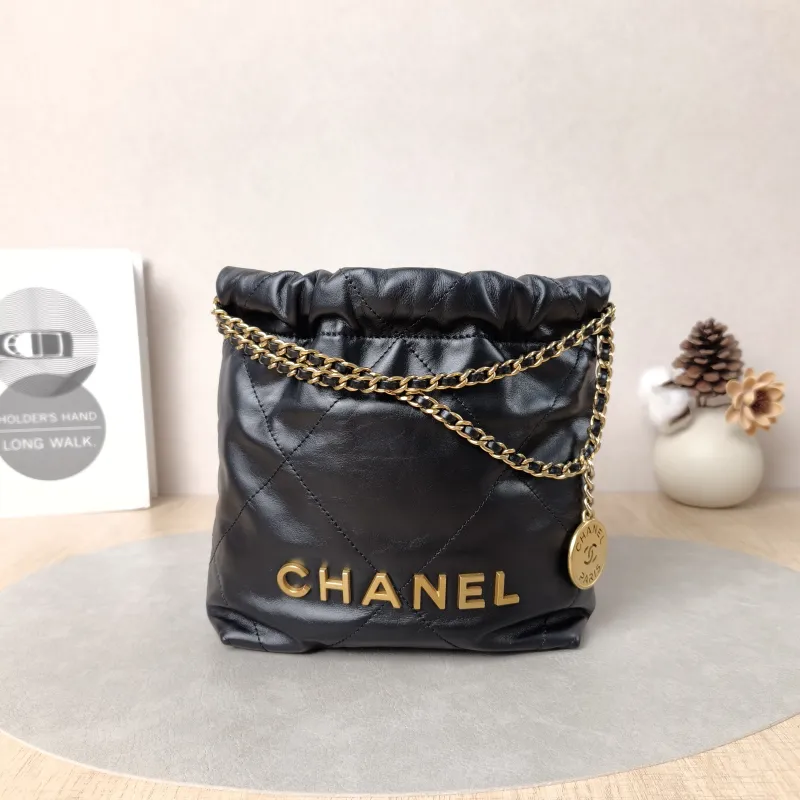 Chanel Shoulder Bag22Bag Black CC alfskinmini20 × 6 × 19 cm