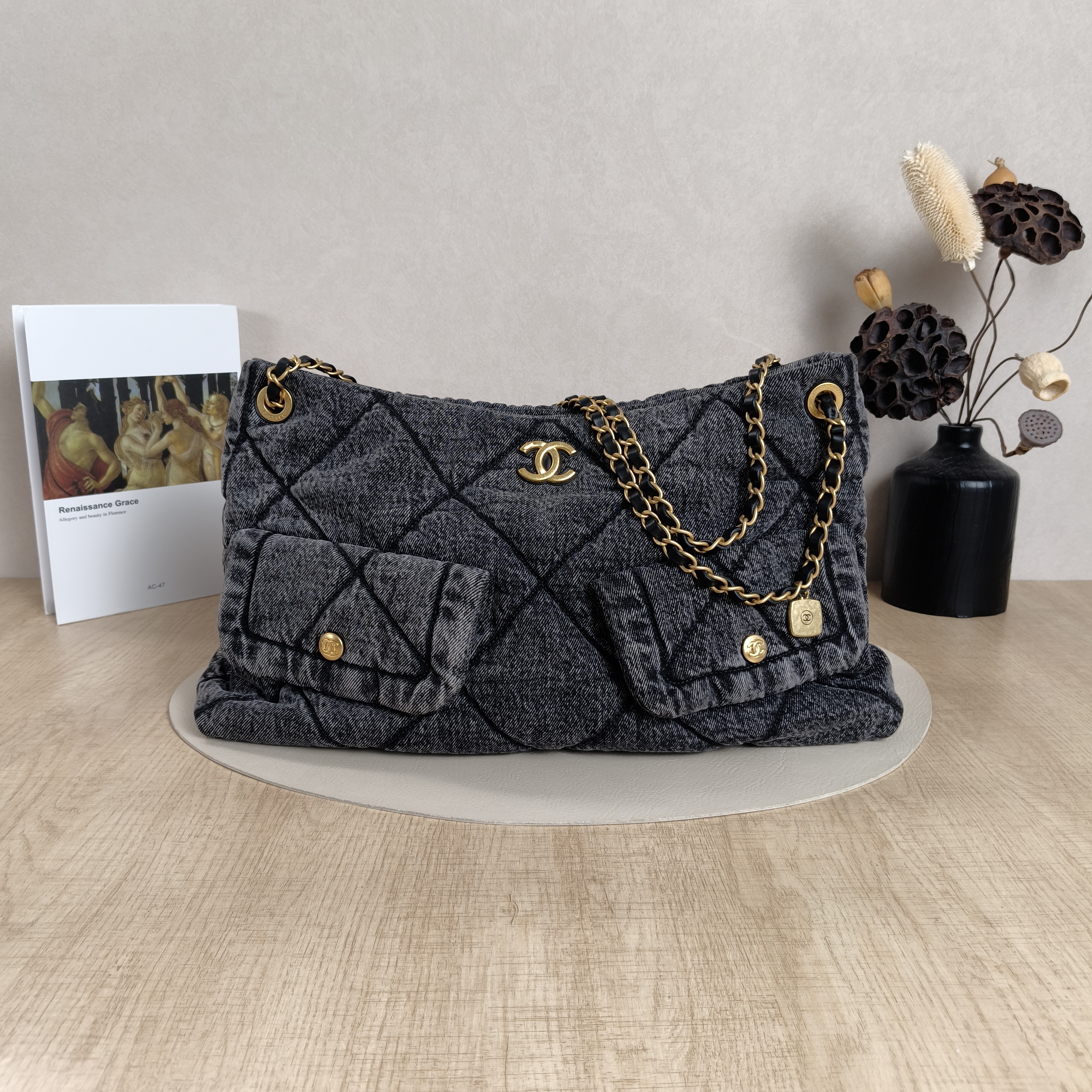 Chanel Shoulder Bag25k Shoulder Bag Black Medium38 × 11 × 26 cm