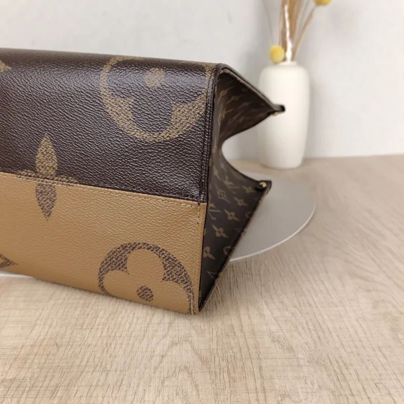 Louis Vuitton Shoulder Bag Onthego Medium Monogram PVC Medium35 × 14 × 27 cm — detail view 2 of 12