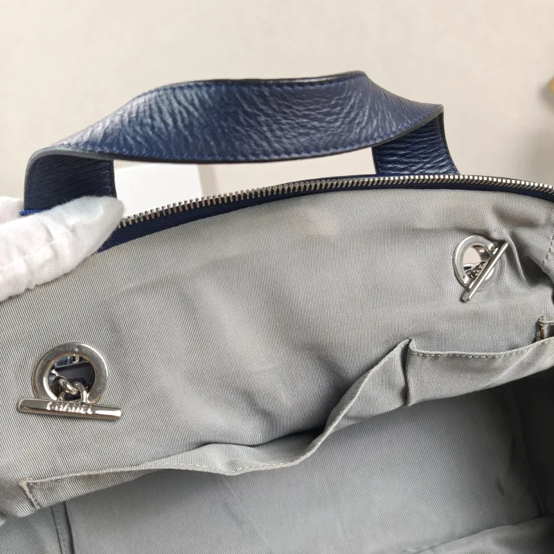 Chanel Shoulder Bag tote Blue Calfskin One Size31 × 14 × 21 cm — detail view 10 of 13