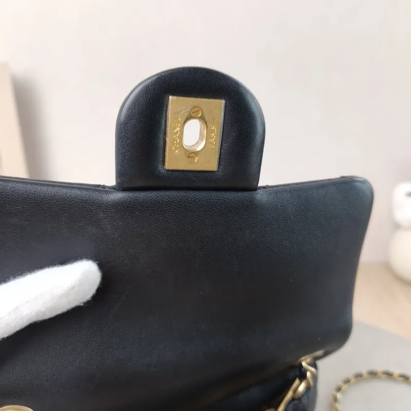 Chanel Crossbody Bag Black Lambskin One Size 17 × 8 × 13.5 cm — detail view 10 of 14