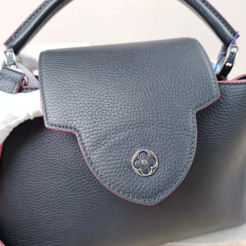 Louis Vuitton Top Handle Bag Capucines Black Calfskin Medium31.5 × 11 × 20 cm — detail view 17 of 22