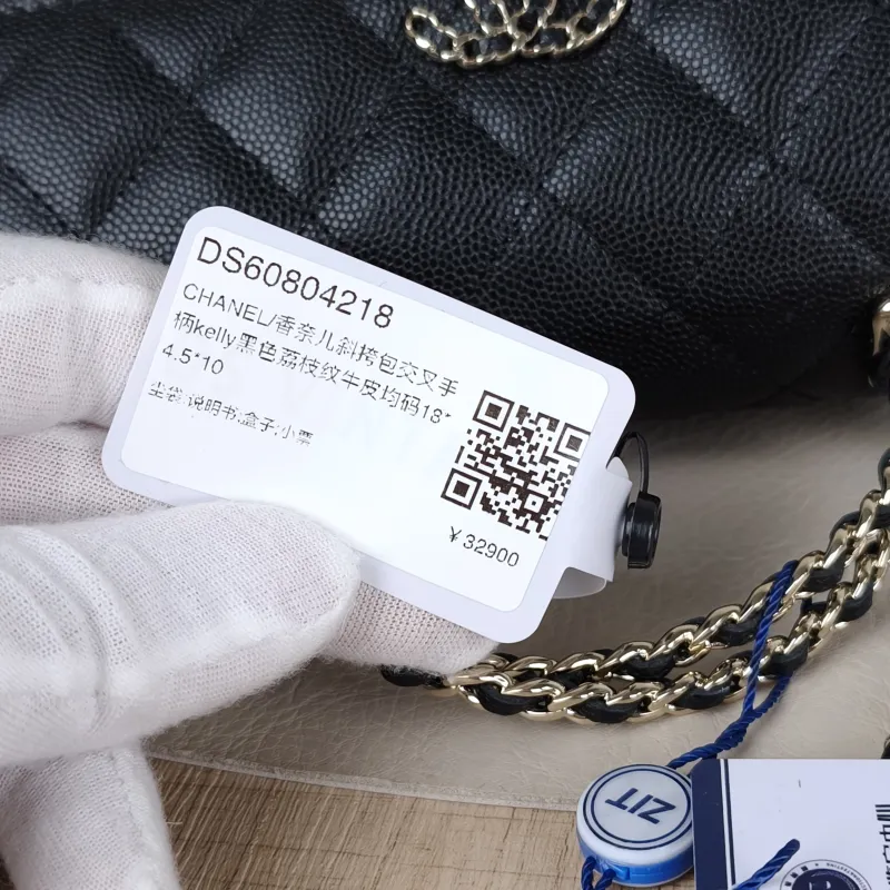 Chanel Crossbody Bag kelly Black Grained Calfskin One Size18 × 4.5 × 10 cm — detail view 12 of 15