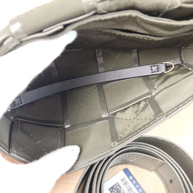 Bottega Veneta Crossbody Bag Cassette Woven Calfskin 18 × 5 × 9.5 cm — detail view 2 of 11