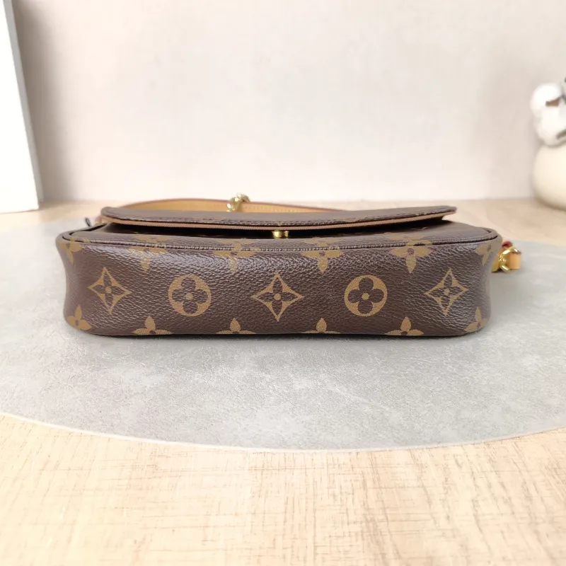Louis Vuitton Crossbody Bag IVY Monogram PVC Small23.5 × 4.3 × 12 cm — cover view 5 of 5