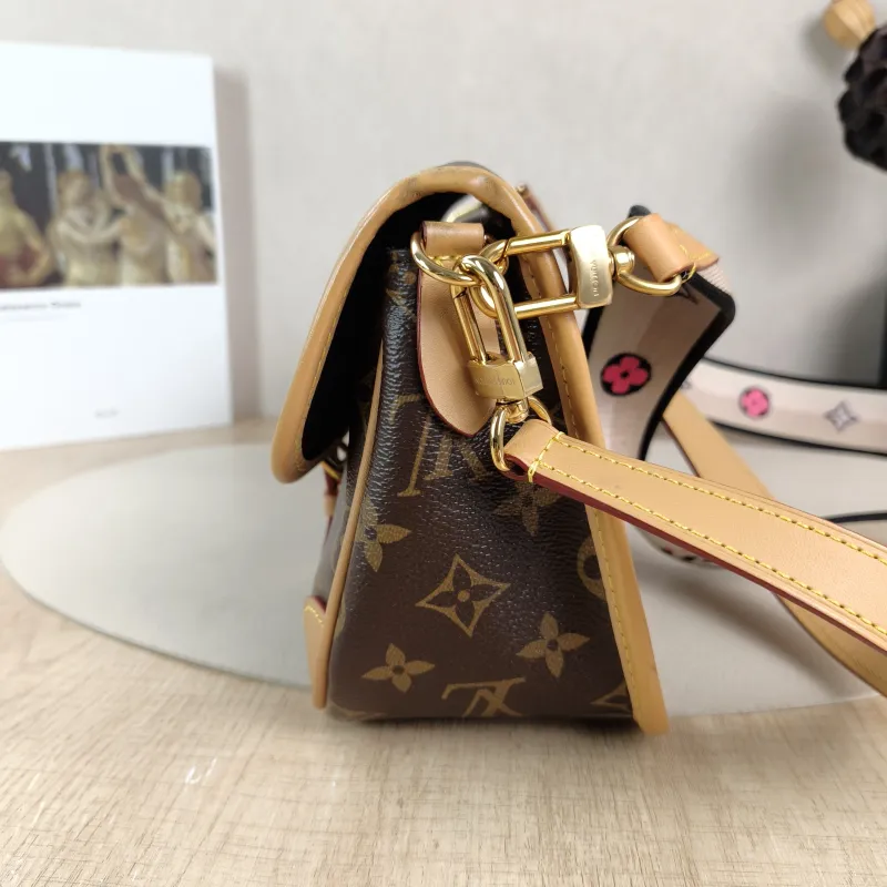 Louis Vuitton Crossbody Bag Diane Baguette Bag Shoulder Strap PVC Small 24 × 9 × 15 cm — detail view 2 of 13
