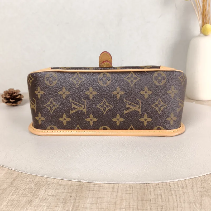 Louis Vuitton Crossbody Bag Diane Baguette Bag Shoulder Strap PVC Small 24 × 9 × 15 cm — cover view 2 of 5