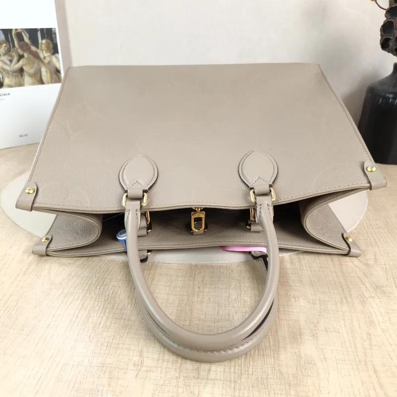 Louis Vuitton Shoulder Bag Onthego Medium Monogram Empreinte Embossed Calfskin Medium 35 × 14 × 27 cm — detail view 5 of 11