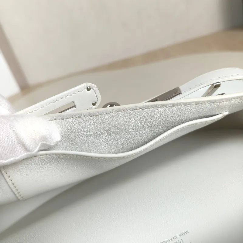 Hermès Crossbody Bag Jypsiere 23 01Blanc White Swift Calfskin Mini 23 × 5 × 17 cm W — detail view 1 of 11