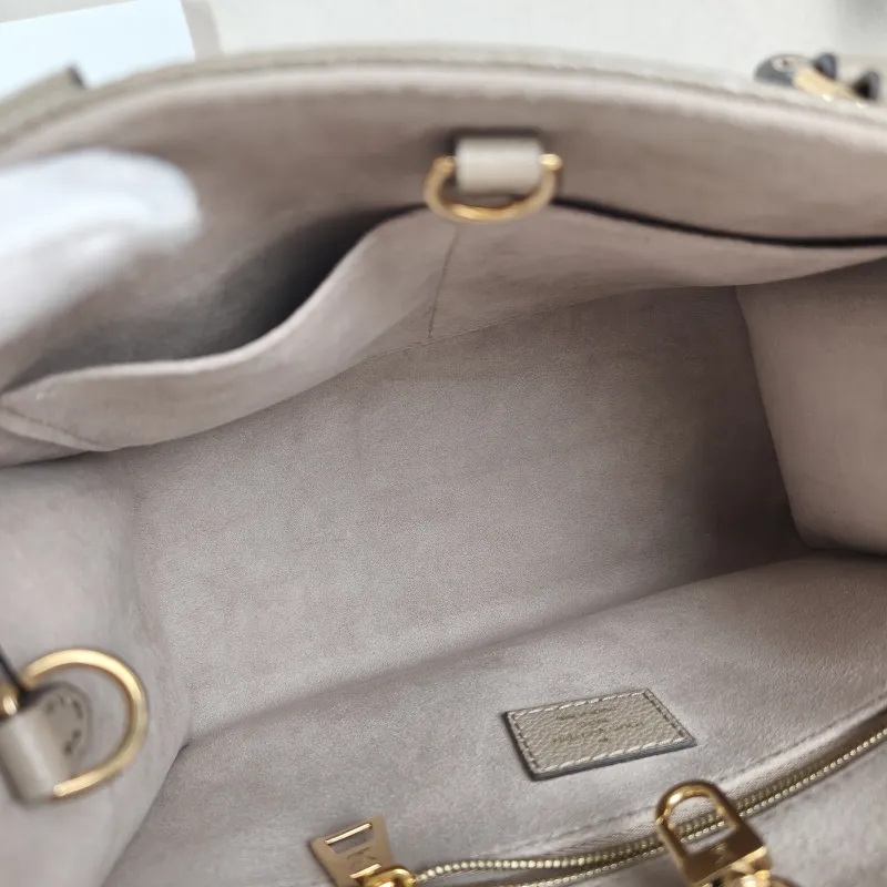 Louis Vuitton Shoulder Bag Onthego · White Monogram Empreinte Embossed Calfskin Small 25 × 11.5 × 19 cm — detail view 4 of 10