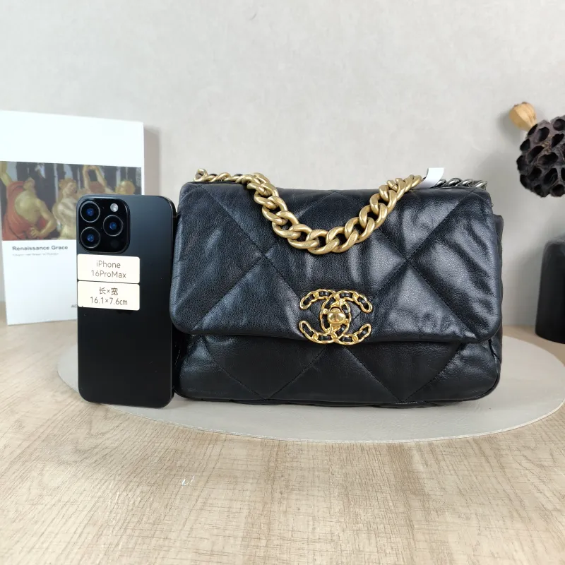 Chanel Crossbody Bag19Bag Black SL ambskin Small26 × 9 × 16 cm — cover view 3 of 5
