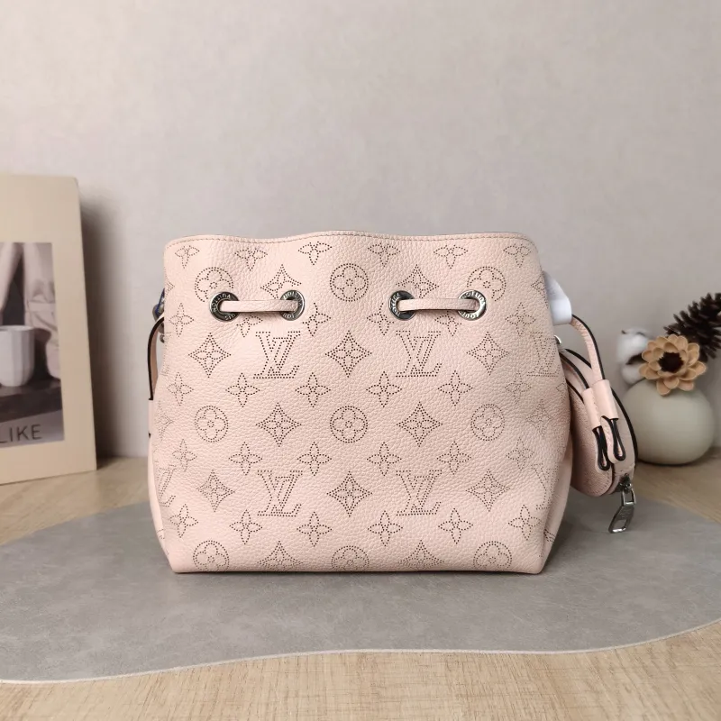 Louis Vuitton Crossbody Bag BELLA Pink Calfskin One Size 22 × 14 × 19 cm — cover view 4 of 5