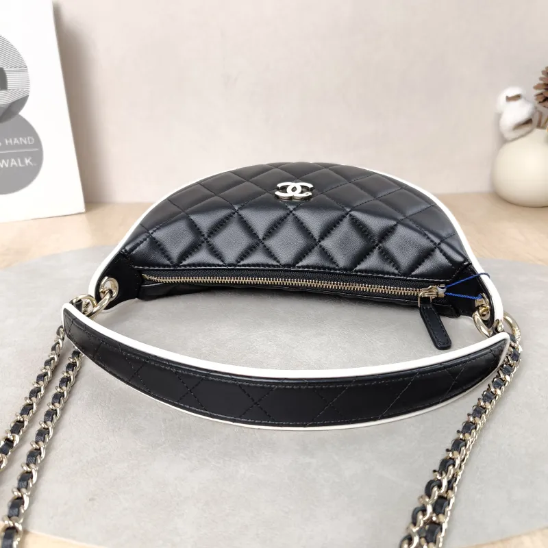 Chanel Crossbody Bag26s Top Handle Crossbody Bag Lambskin One Size22 × 6 × 15 cm — detail view 3 of 15