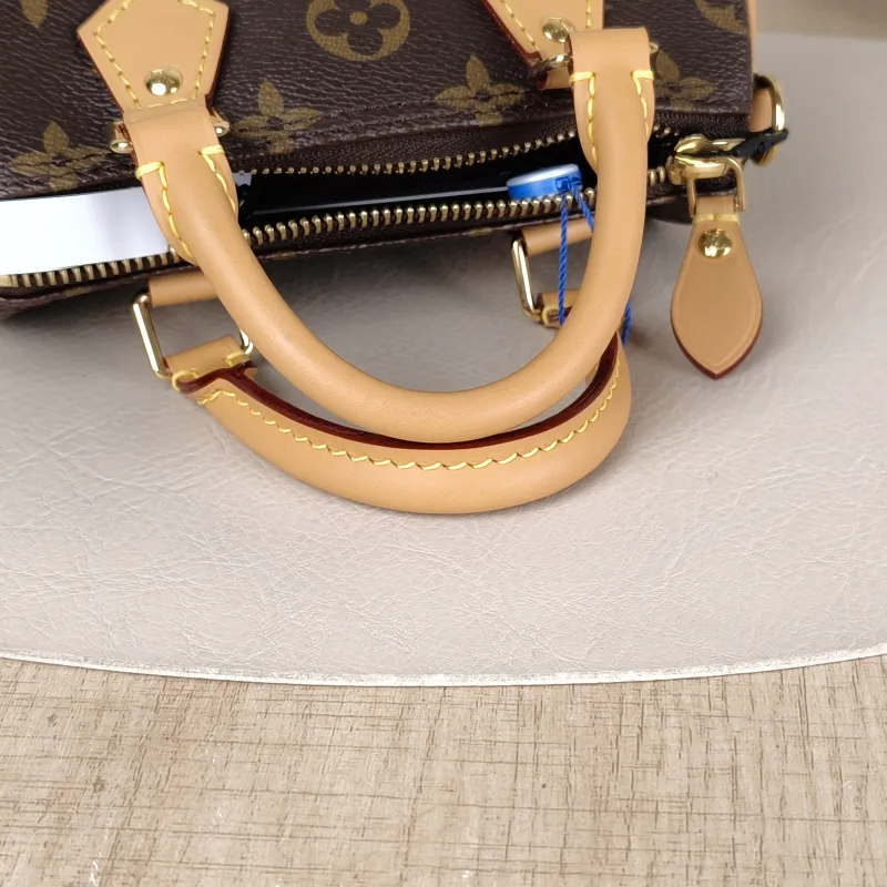 Louis Vuitton Crossbody Bag Speedy Nano Shoulder Strap PV Cnano16 × 7.5 × 10 cm — detail view 5 of 11