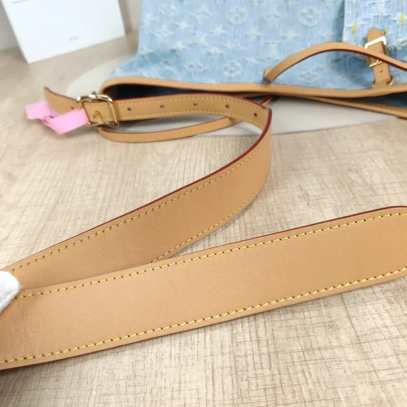 Louis Vuitton Crossbody Bag Carryall Blue Small29 × 12 × 24 cm — detail view 14 of 14