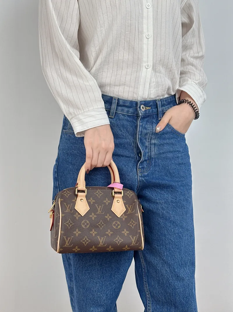 Louis Vuitton Crossbody Bag Speedy20 Shoulder Strap PVC Small 20.5 × 12 × 13.5 cm — on-model view 2 of 3