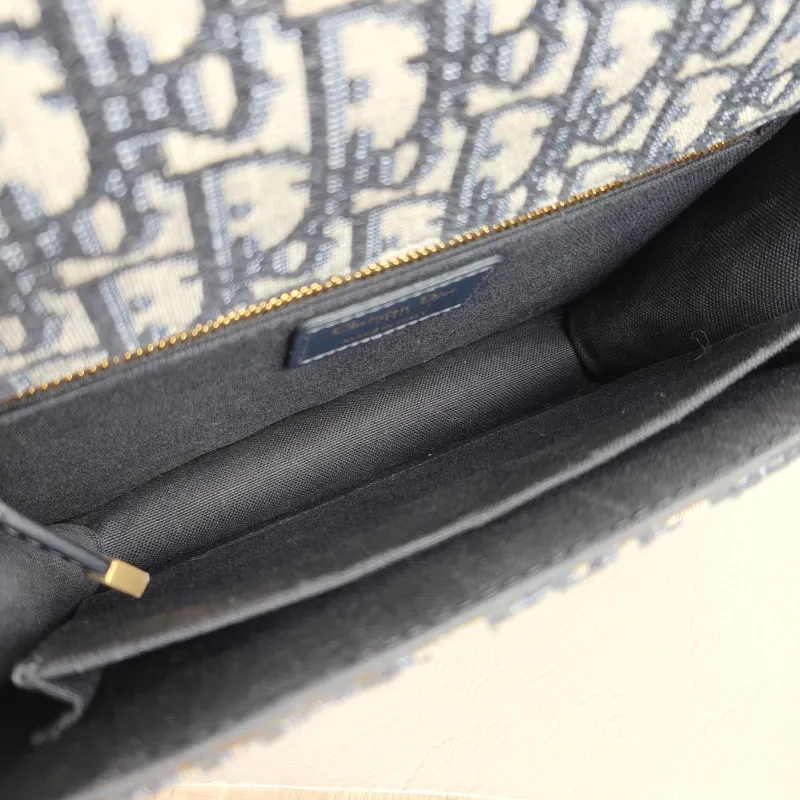 DIOR Crossbody Bag30Montaigne 30 Edition Canvas Medium24 × 8 × 17 cm — detail view 7 of 13