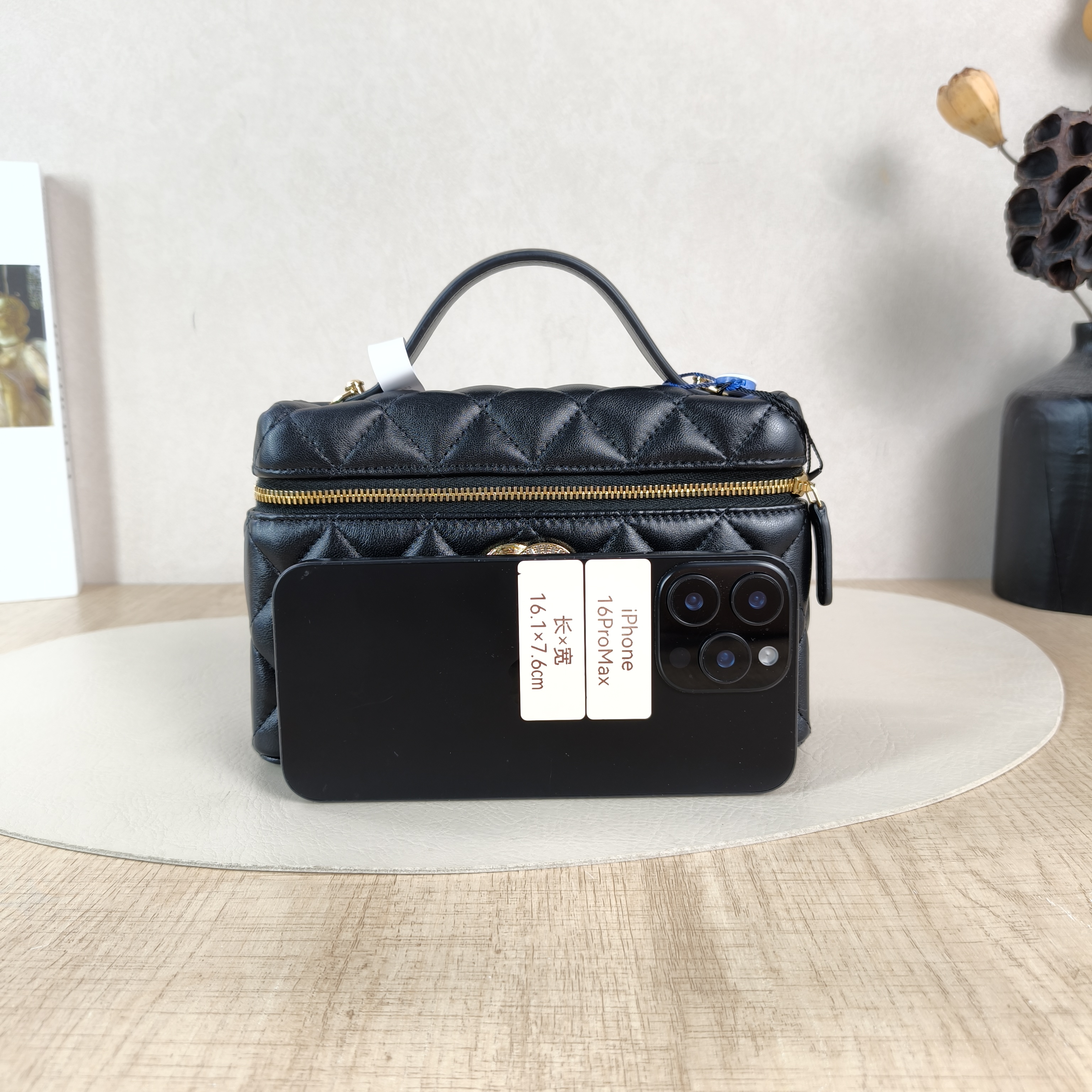 Chanel Crossbody Bag lp Box Bag Black Lambskin One Size19.5 × 5 × 17 cm — cover view 4 of 6