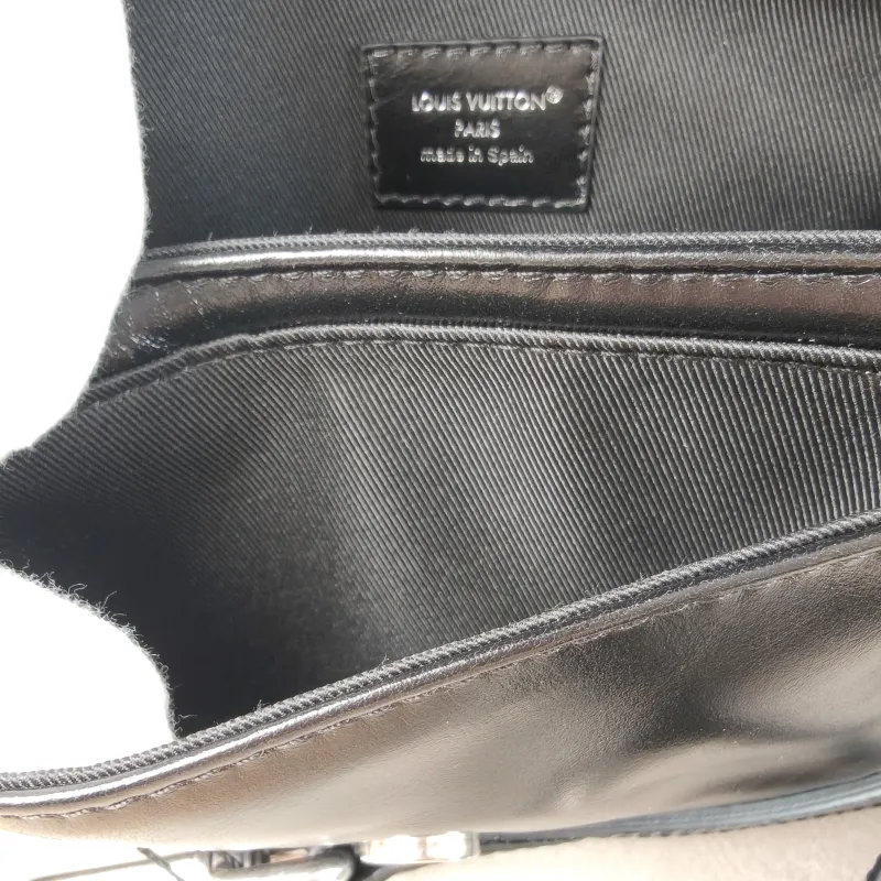 Louis Vuitton Crossbody Bag CARGO Camera Bag Black Calfskinmini23 × 10 × 14 cm — detail view 1 of 13