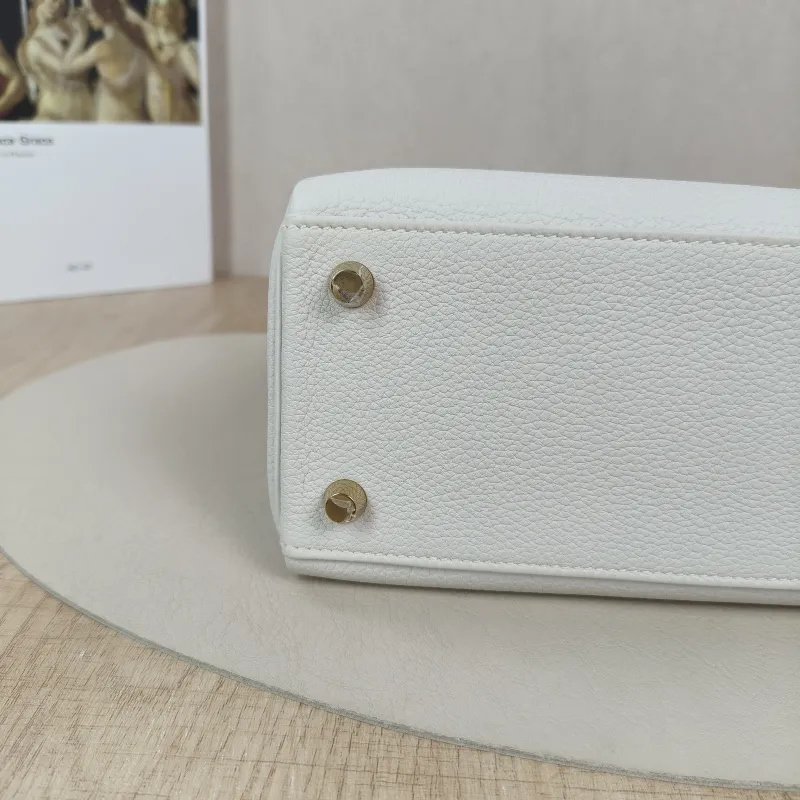 Hermès Shoulder Bag Kelly 25 Gold-Tone Hardware Grey Togo Calfskin Small25 × 7 × 17 cm — detail view 11 of 14