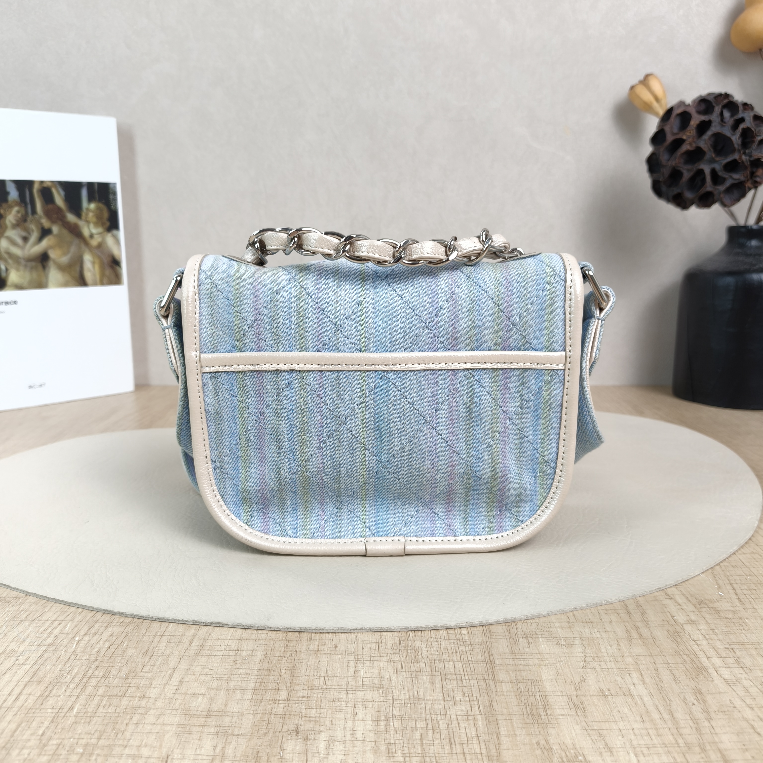 Chanel Crossbody Bag Calfskin 18 × 7 × 14 cm — cover view 4 of 5