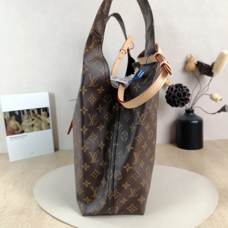 Louis Vuitton Top Handle Bag ATLANTIS Monogram PVC Large 34 × 13.5 × 34 cm — detail view 9 of 15