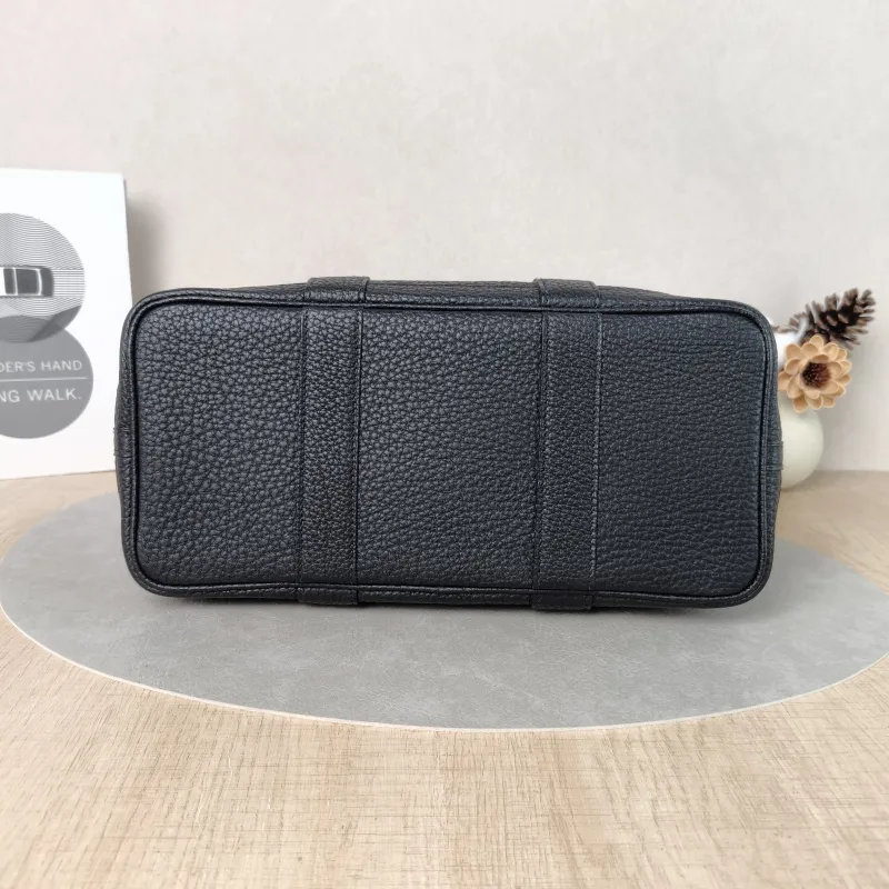 Hermès Top Handle Bag Garden Party 30 30Black Negonda Calfskin Medium30 × 13 × 21 cm — cover view 2 of 5