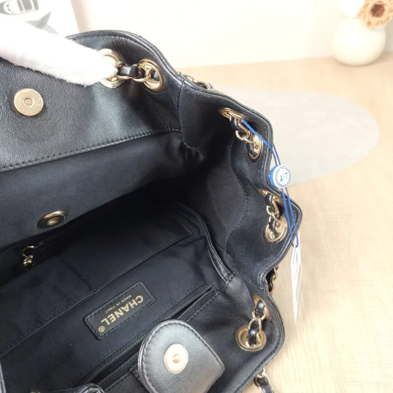 Chanel Crossbody Bag Bucket Bag Black Lambskin One Size23 × 11 × 23 cm — detail view 9 of 11
