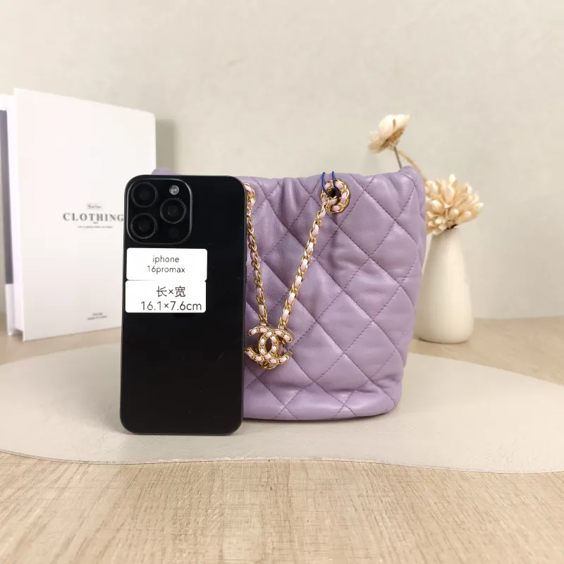 Chanel Crossbody Bag24p Lambskinmini17 × 12 × 18 cm — cover view 3 of 5