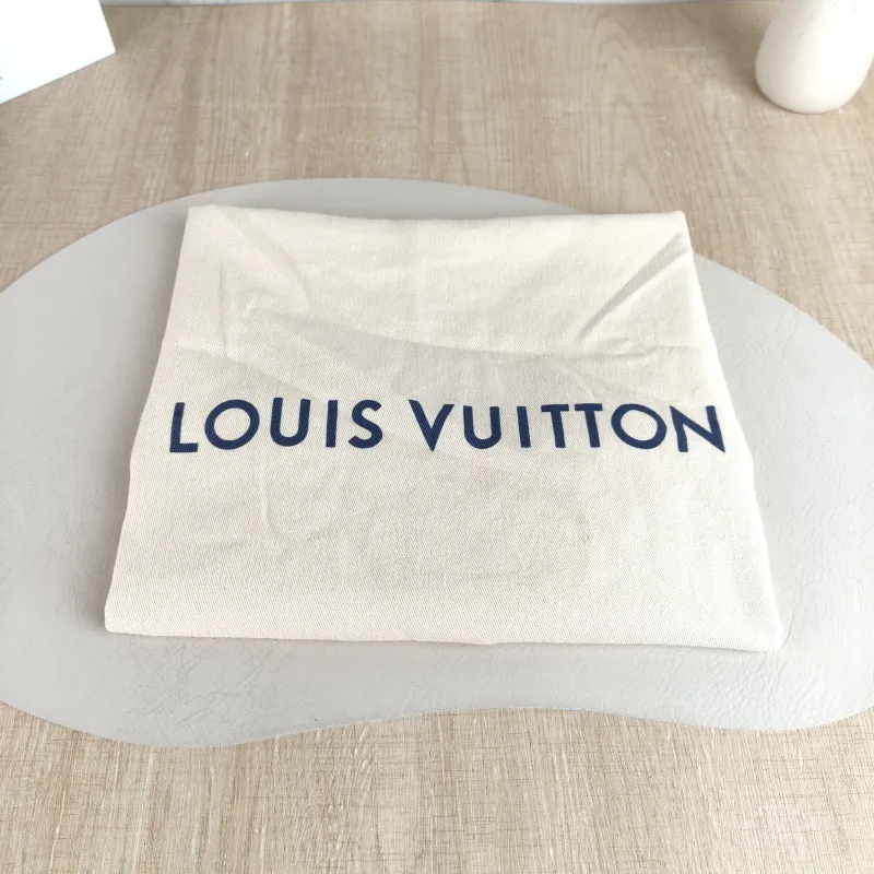Louis Vuitton Crossbody Bag Carryall Cargo Vibe Black SL ambskin Small 33.5 × 15 × 23 cm — detail view 8 of 12