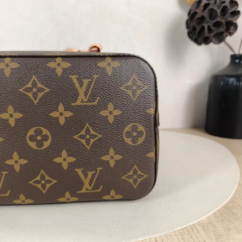 Louis Vuitton Crossbody Bag NÉONOÉ Bucket Bag BB Monogram PVC BB 20 × 13 × 20 cm — detail view 9 of 10