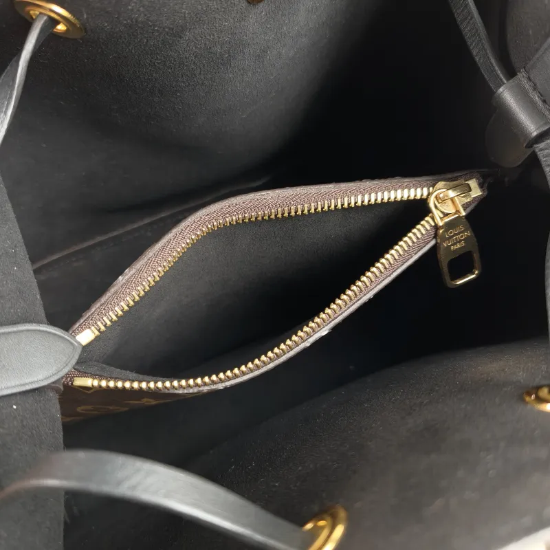 Louis Vuitton Shoulder Bag NÉONOÉ Bucket Bag Black PVC Medium 26 × 17.5 × 26 cm — detail view 8 of 10