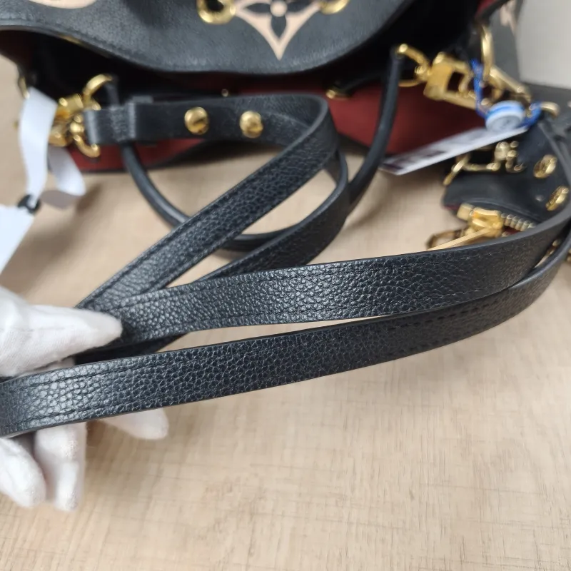 Louis Vuitton Shoulder Bag NÉONOÉ Bucket Bag Black · White Monogram Empreinte Embossed Calfskin Medium26 × 17.5 × 26 cm — detail view 2 of 10
