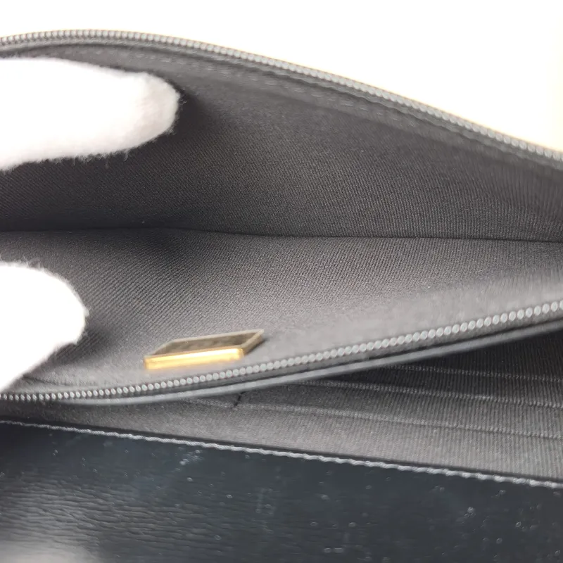 Chanel Crossbody Bag Pearl Black Lambskin 19 × 3.5 × 12 cm — detail view 9 of 14
