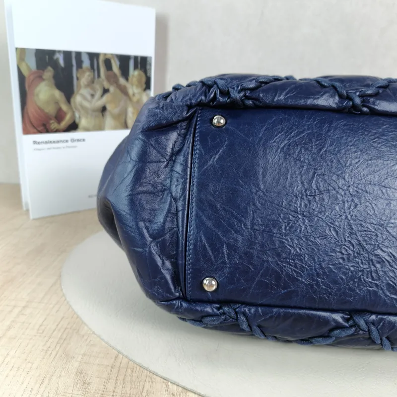 Chanel Shoulder Bag tote Blue Calfskin One Size31 × 14 × 21 cm — detail view 8 of 13