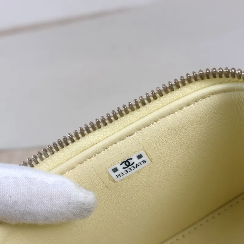 Chanel Crossbody Bag Edition Yellow Lambskin One Size 10 × 7 × 9 cm — detail view 5 of 12