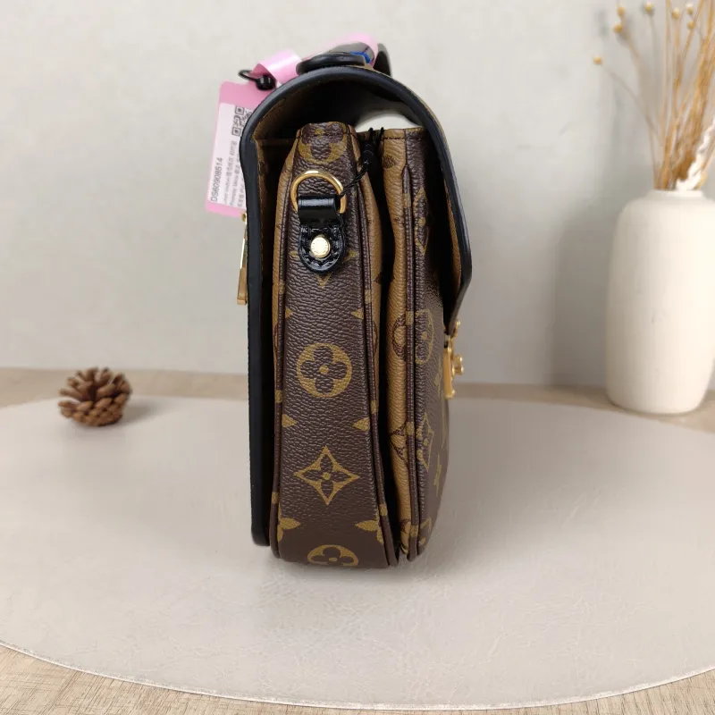 Louis Vuitton Crossbody Bag Pochette Métis Monogram Colorblock PVC Medium 25 × 7 × 19 cm — detail view 1 of 13