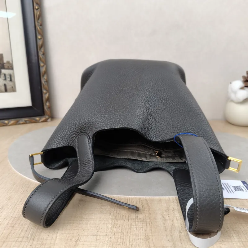 Hermès Top Handle Bag Picotin Lock 18 18Dark Grey Taurillon Clemence TC Calfskin Small18 × 13 × 18 cm — detail view 13 of 16