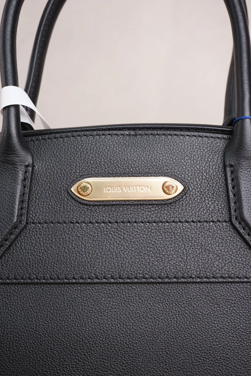 Louis Vuitton steamer Top Handle Bag Medium Black with Gold-Tone Hardware Calfskin Microchip Edition · Shoulder Strap · 31.5 × 15 × 27.5 cm — detail view 5 of 18