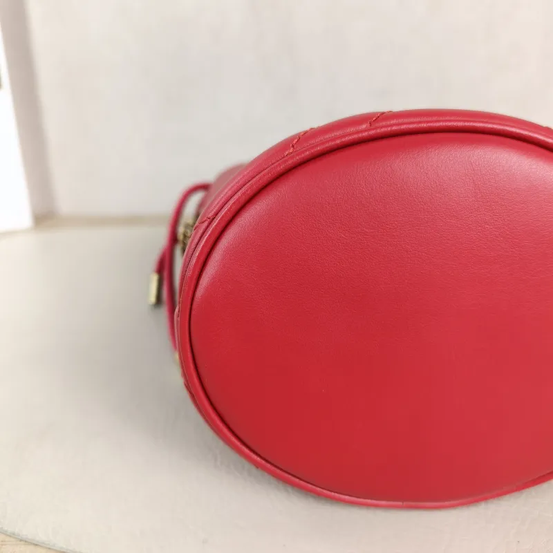GUCCI Crossbody Bag GG Marmont Marmont Red Calfskin Small 14 × 13 × 17 cm — detail view 5 of 9