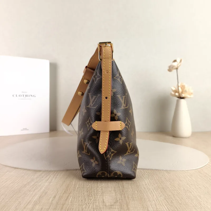 Louis Vuitton Shoulder Bag Carryall East West Monogram PVC One Size 36 × 10 × 19 cm — detail view 10 of 11