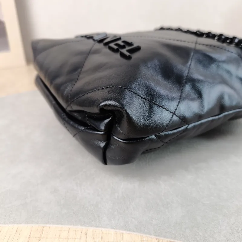 Chanel Shoulder Bag 22Bag Black CC alfskin Mini 20 × 6 × 19 cm — detail view 9 of 11